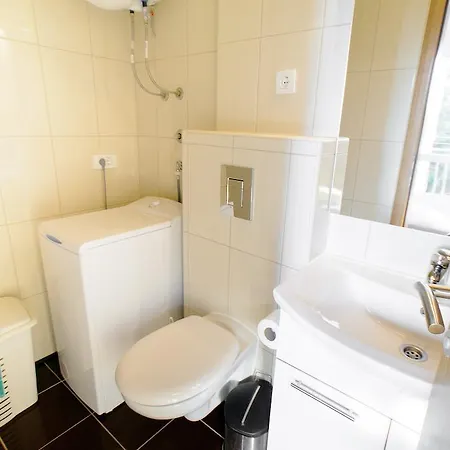 Apartman Lara *