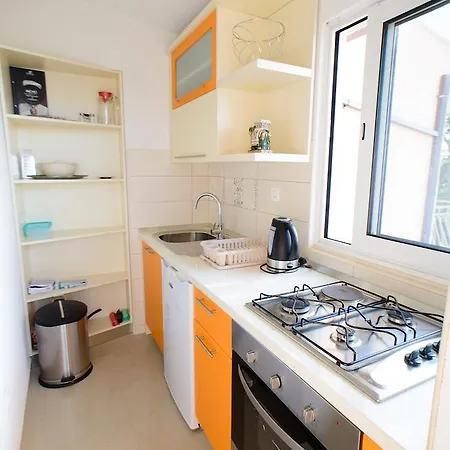 Apartman Lara *